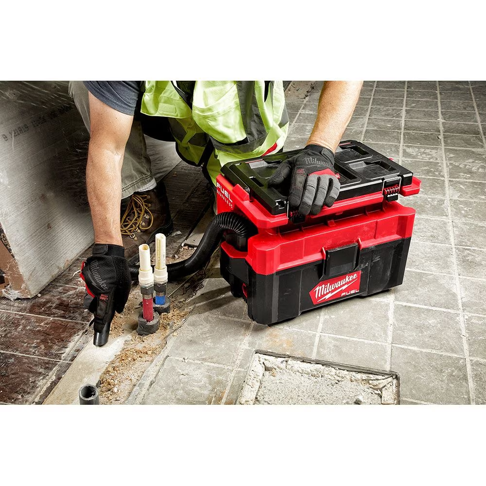 Milwaukee 0970-20 M18 FUEL PACKOUT 18V Lithium-Ion Cordless 2.5 Gal. Wet/Dry Vacuum (Tool-Only)