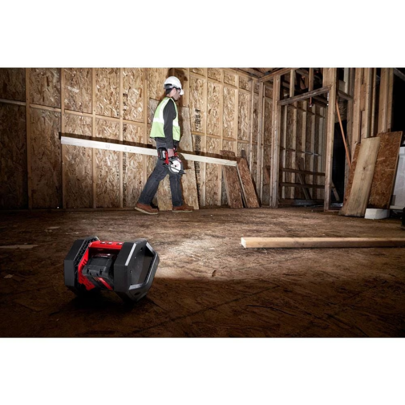Milwaukee 2361-20 18V M18 ROVER Lithium-Ion Brushless Cordless 1500 Lumens LED Flood Light with (Tool-Only)