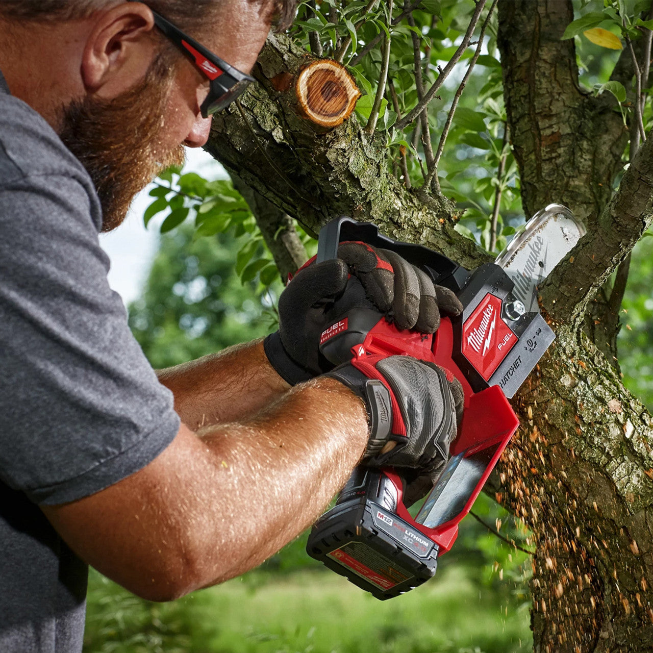 Milwaukee 2527-20 M12 FUEL HATCHET 6″ Pruning Saw (Tool-Only)