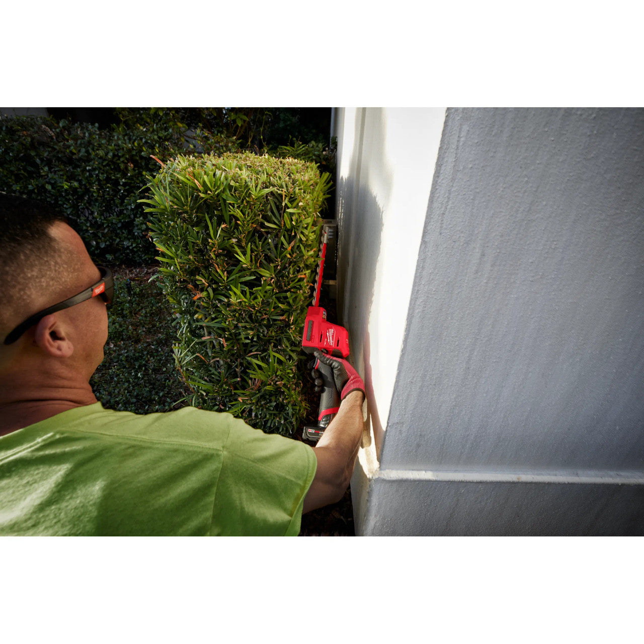 Milwaukee 2533-20 M12 FUEL 12V Lithium-Ion Brushless Cordless 8 inch Hedge Trimmer (Tool-Only)