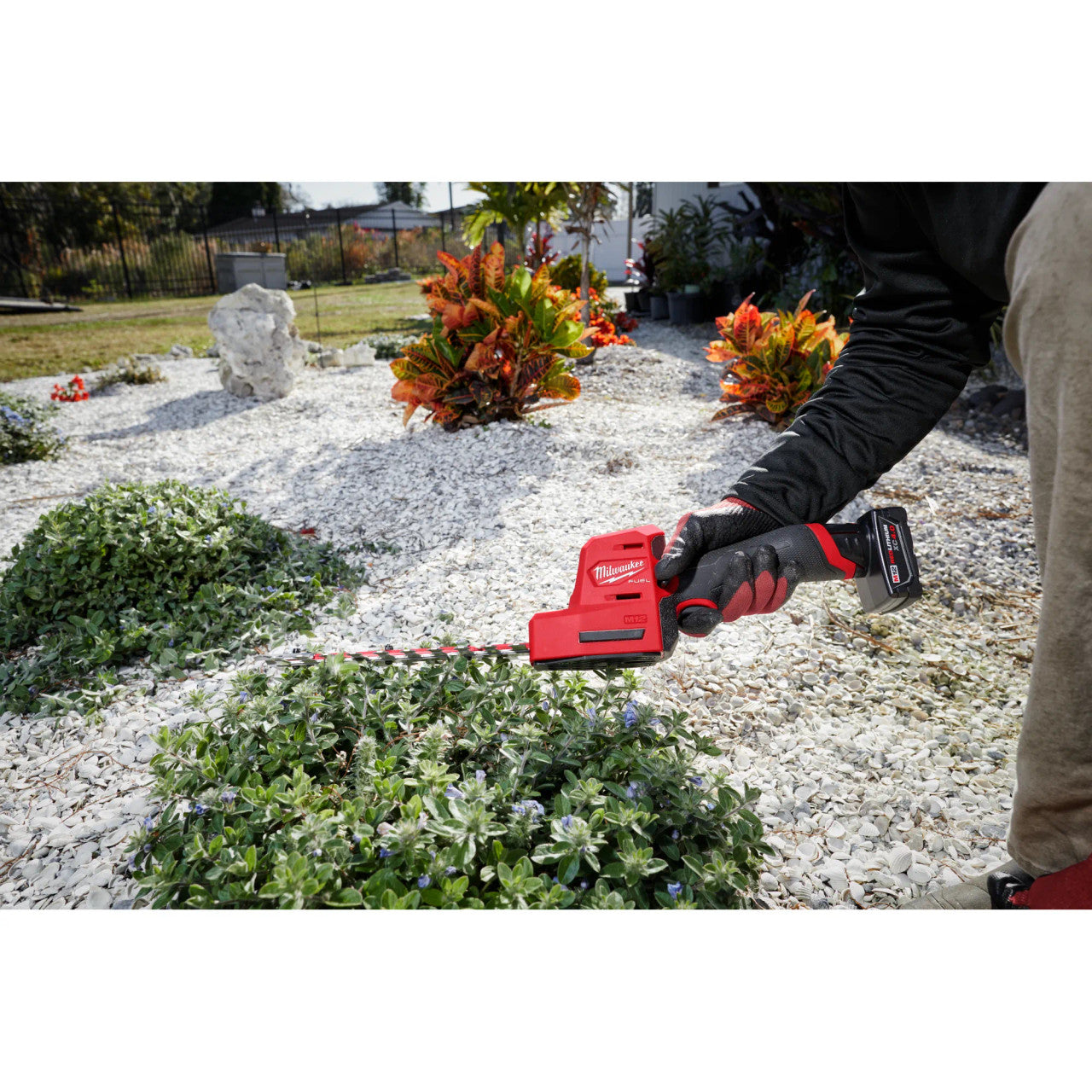 Milwaukee 2533-20 M12 FUEL 12V Lithium-Ion Brushless Cordless 8 inch Hedge Trimmer (Tool-Only)