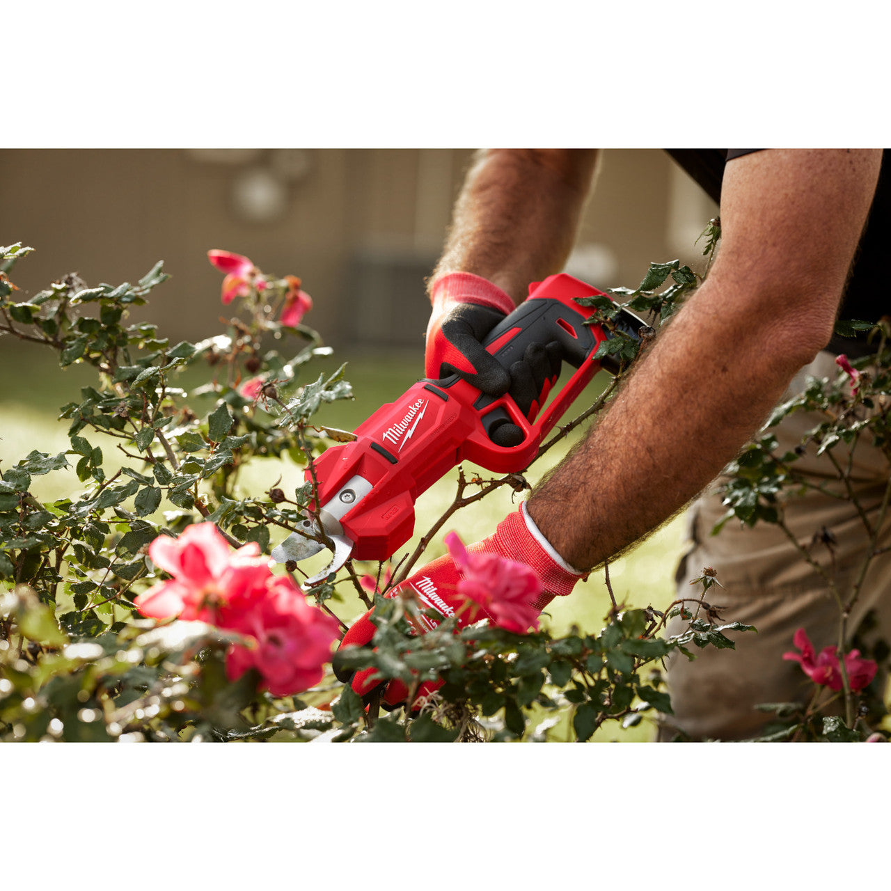 Milwaukee 2534-20 M12 Brushless Pruning Shears with FREE 4.0Ah Battery with Charger