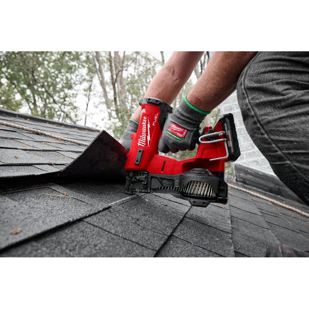 Milwaukee 2909-20 M18 FUEL 18-Volt Lithium-Ion Brushless Cordless Coil Roofing Nailer (Tool Only)