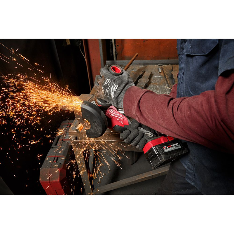 Milwaukee 3697-27 M18 FUEL 18V Lithium-Ion Brushless Cordless Combo Kit (7-Tool) w/ (2) 5.0 Ah Batteries, 2 Tool Bags