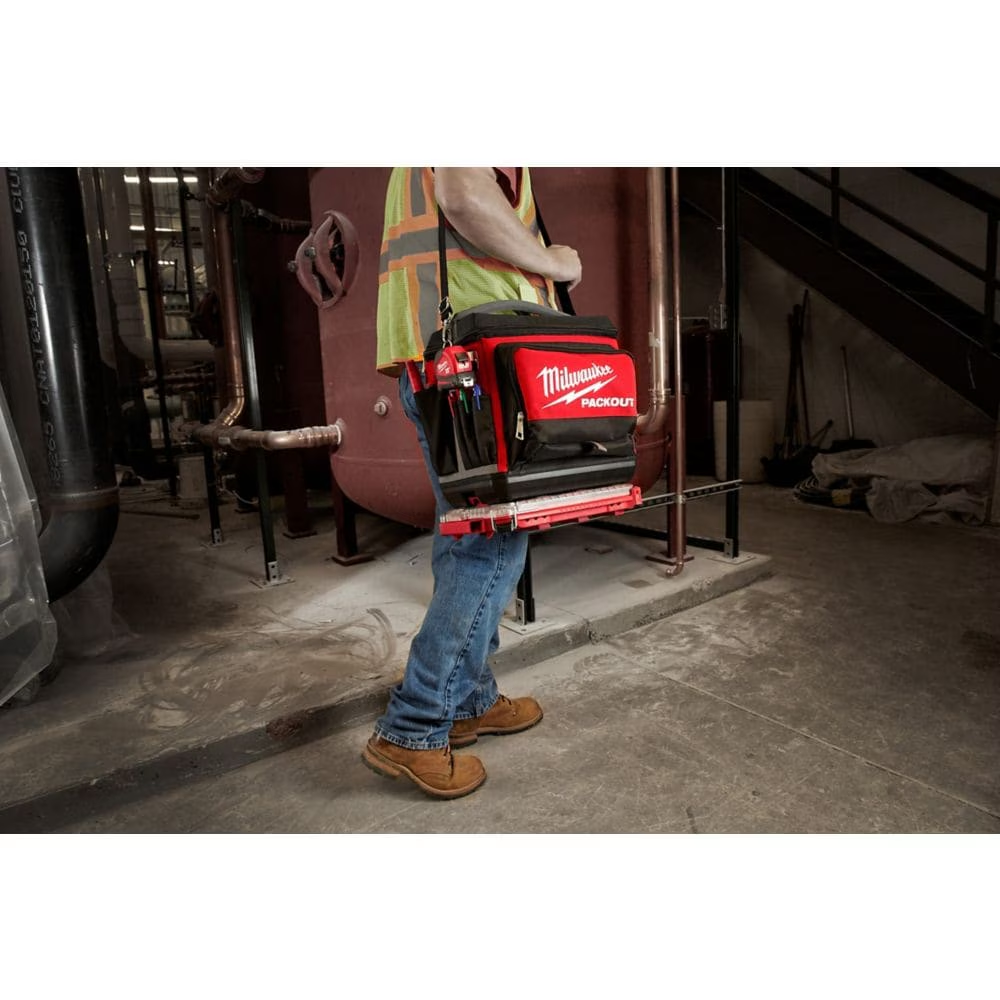 Milwaukee 48-22-8302 15.75-inch PACKOUT Cooler Bag