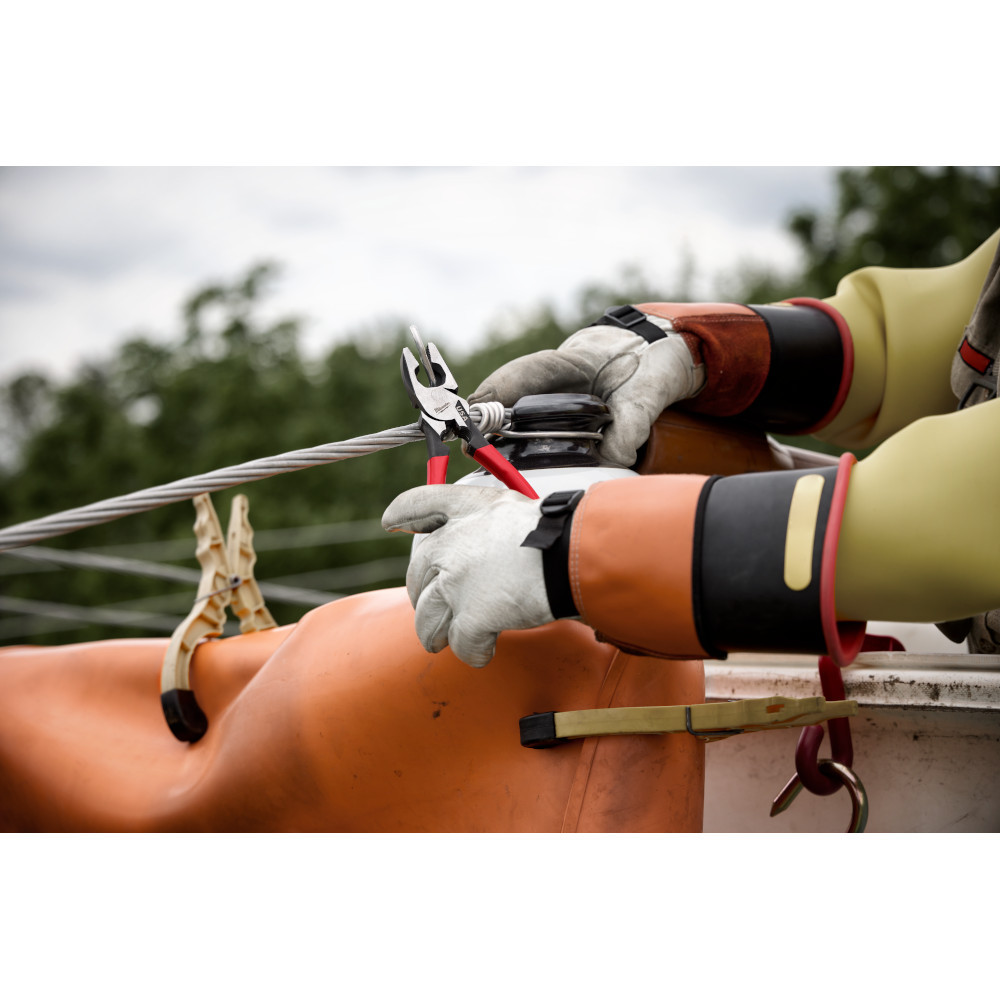 Milwaukee MT500T 9in Lineman's Dipped Grip Pliers with Thread Cleaner