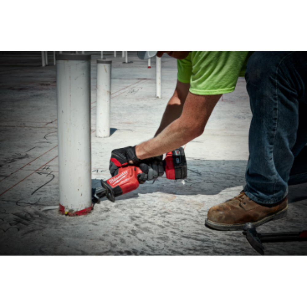 Milwaukee 2719-21 M18 FUEL 18-Volt Li-Ion Brushless Cordless HACKZALL Recip Saw Kit With(1) 5.0Ah Battery,Charger & Tool Bag