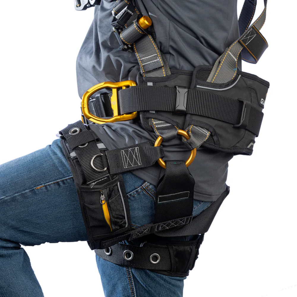 The LEO K-3740078 full-body fall protection safety harness presented inside its official white and green retail display packaging box.