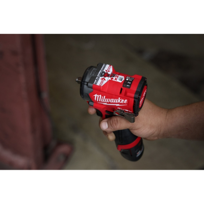Milwaukee 2562-21 M12 FUEL Stubby 3/8" Impact Wrench Kit