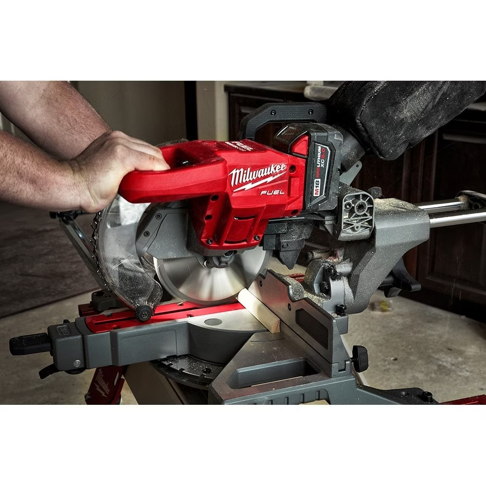 Milwaukee 2733-20 M18 FUEL 18V Li-Ion Brushless Cordless 7-1/4" Dual Bevel Sliding Compound Miter Saw (Tool-Only)