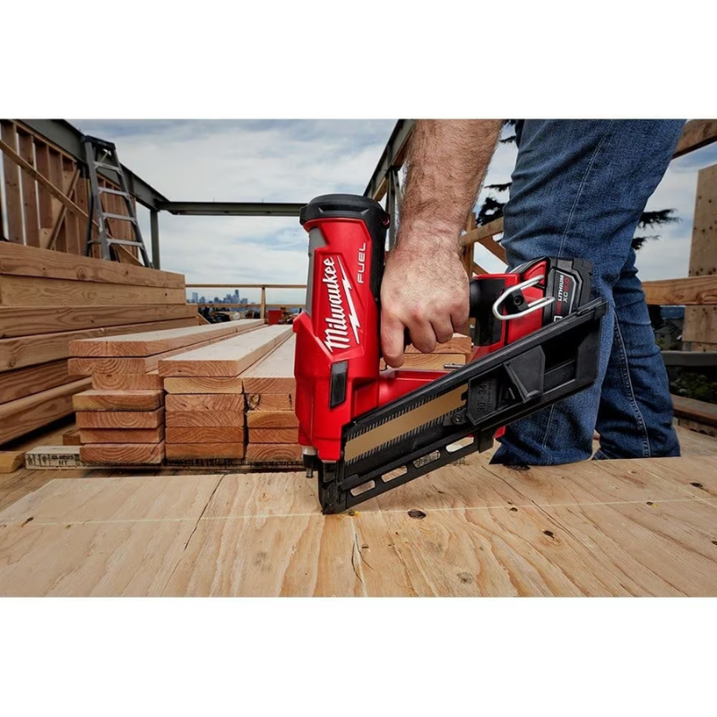 Milwaukee 2745-21 M18 FUEL 18V 3-1/2 Inch 30-Degree Cordless Framing Nailer Kit w/ M18 5.0 Ah XC Battery
