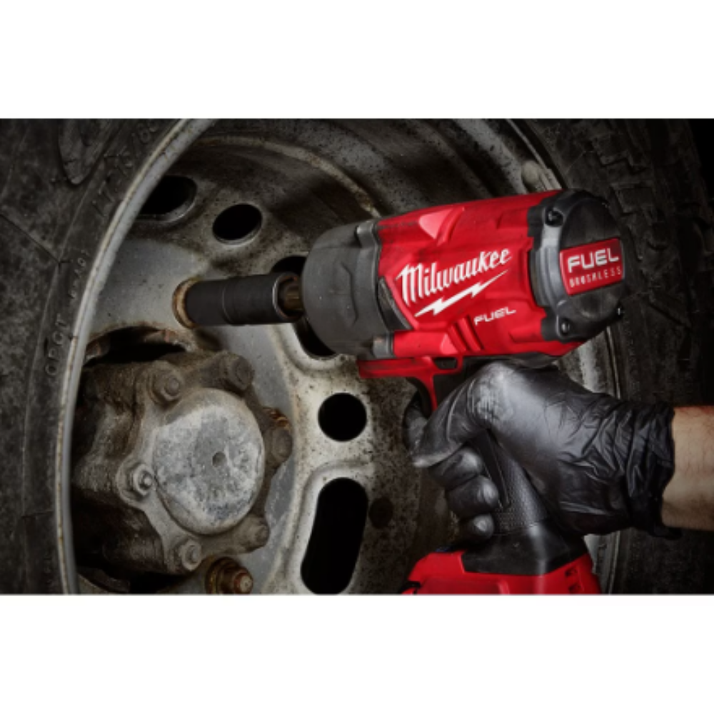 Milwaukee 2769-22R M18 FUEL ONE-KEY 18-Volt Li-Ion 1/2 inch Ext Anvil Controlled Torque Impact Wrench with Resistant Batteries