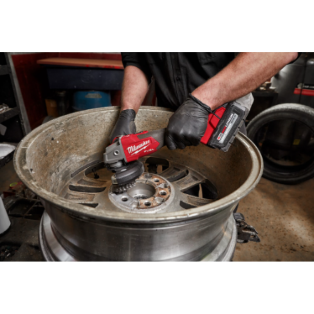 Milwaukee 2889-20 M18 FUEL 18-Volt Brushless 4-1/2 inch/5 inch Grinder with Variable Speed Slide Switch (Tool-Only)