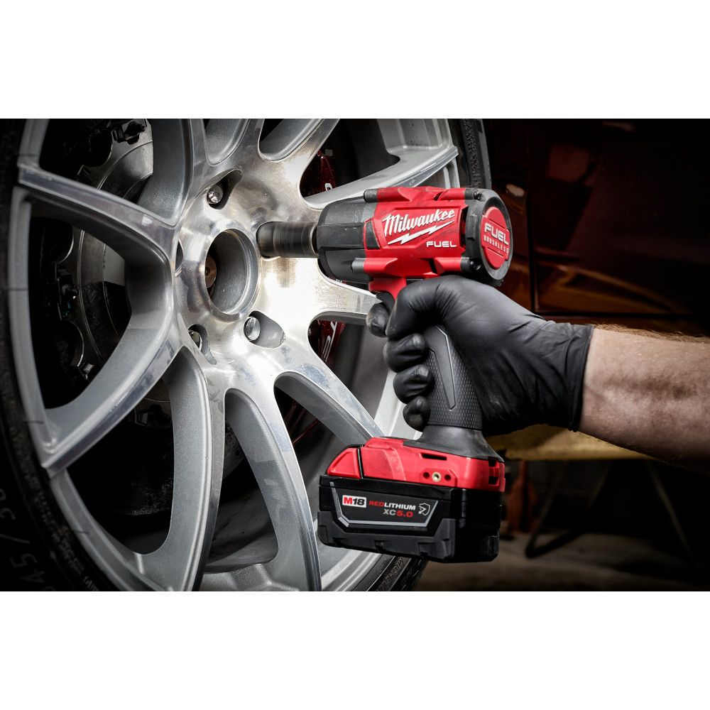 Milwaukee 2962-20 M18 FUEL 18V Brushless Cordless Mid Torque 1/2" Impact Wrench with Friction Ring (Tool Only)