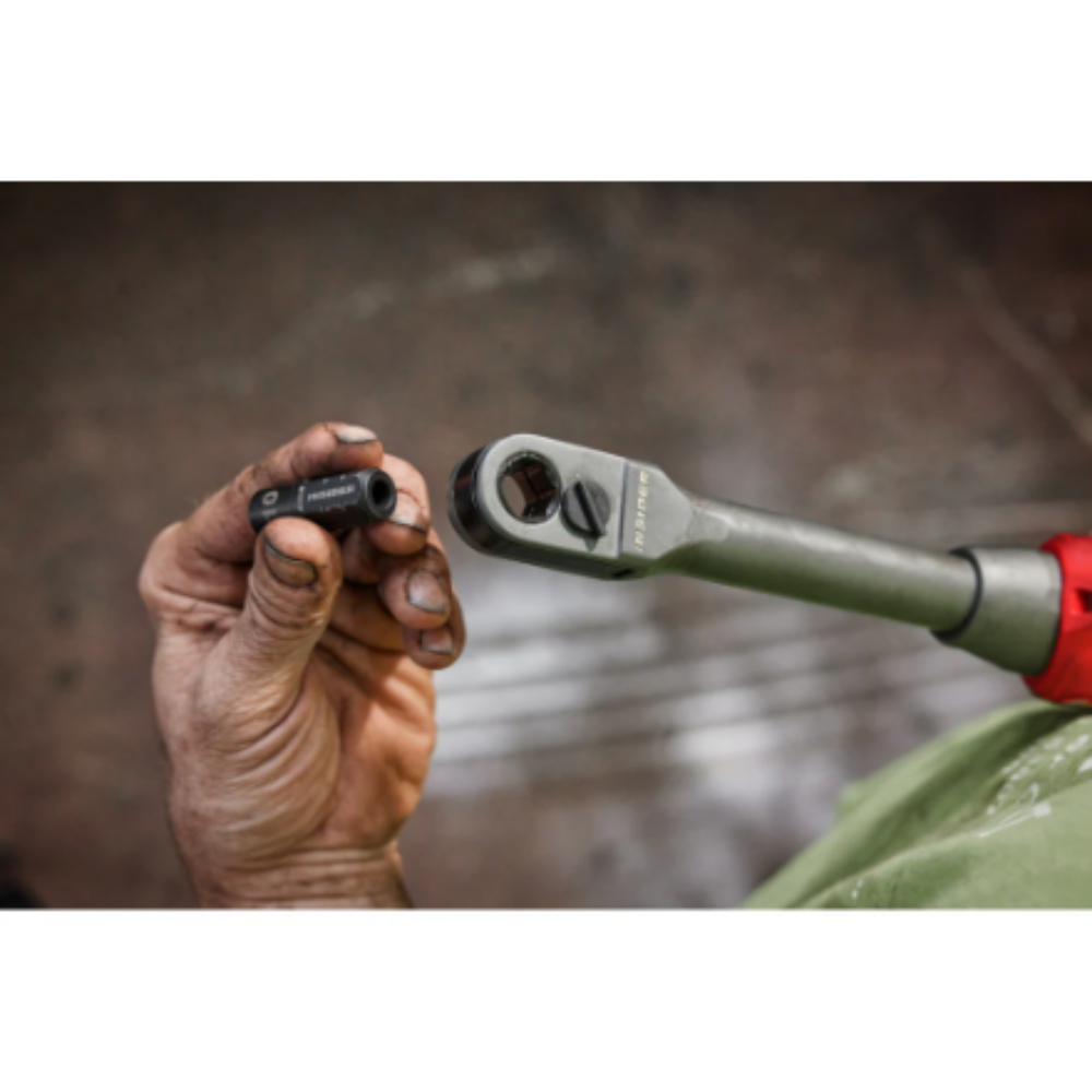 Milwaukee 3050-21 M12 FUEL INSIDER 12-Volt Li-Ion Brushless Cordless 1/4 inch - 3/8 inch Extended Reach Box Ratchet Kit