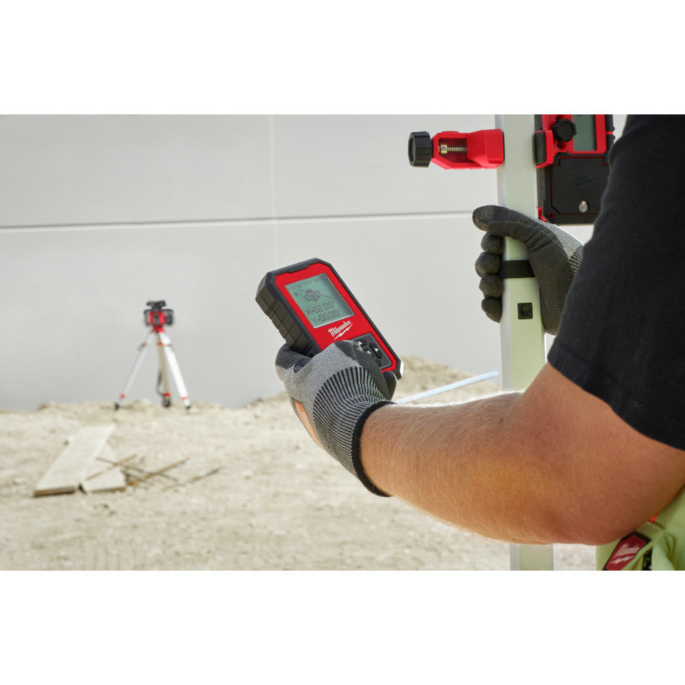Milwaukee 3704-21T M18 Cordless 4000' Red Exterior Dual Slope Rotary Laser Level Kit with Receiver / Remote / Tripod / Grade Rod