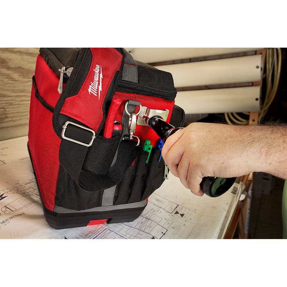 Milwaukee 48-22-8302 15.75-inch PACKOUT Cooler Bag