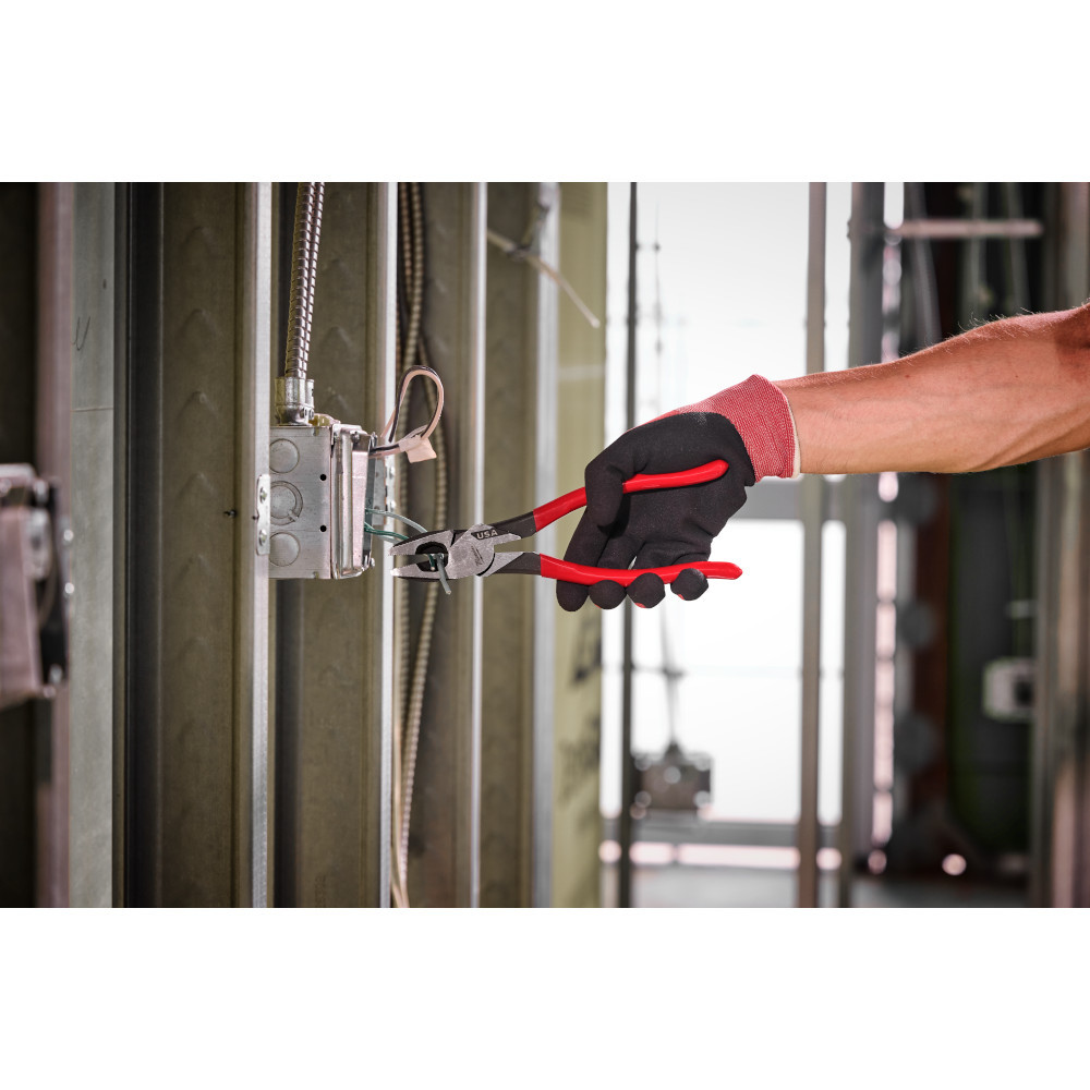 Milwaukee MT500 9in Lineman's Dipped Grip Pliers
