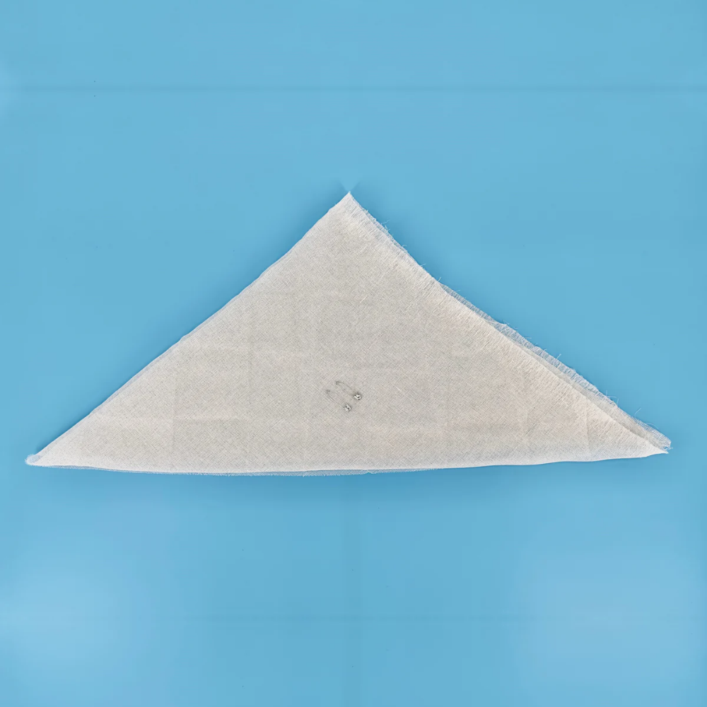 LEO Triangular Bandages 40” x 40” x 56” (102cm x 102cm x 142cm) - 12 Pcs./Bag