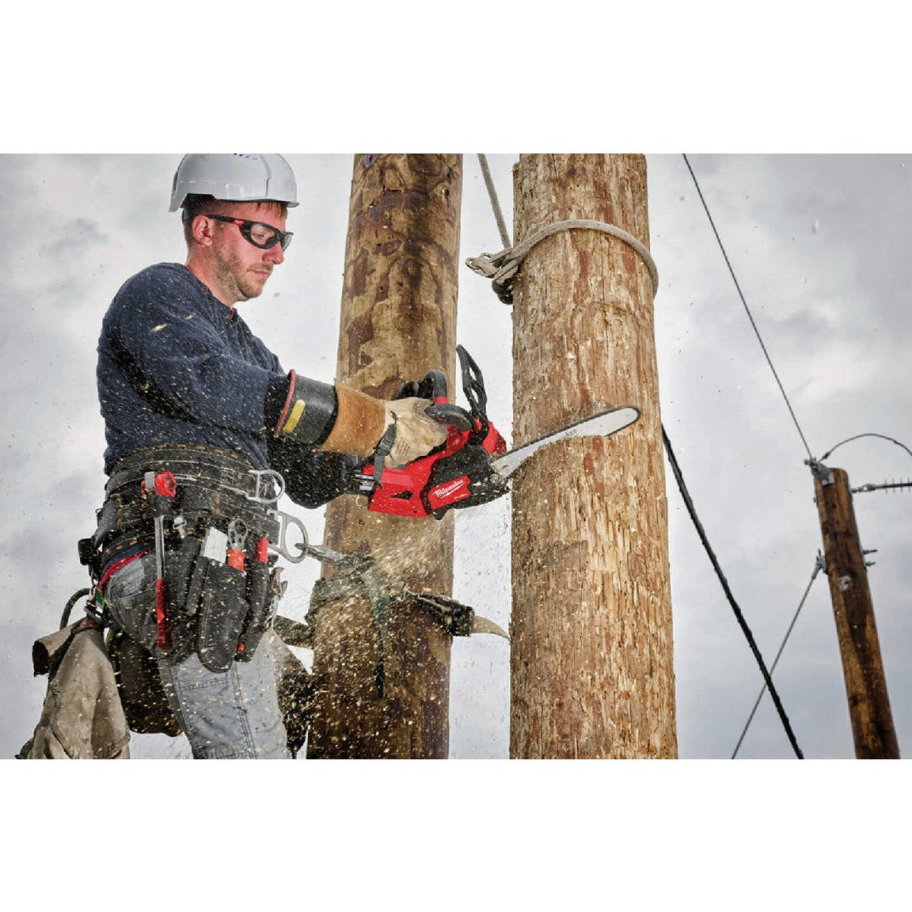 Milwaukee 2826-21T M18 FUEL Cordless Brushless 14in Top Handle Chainsaw Kit