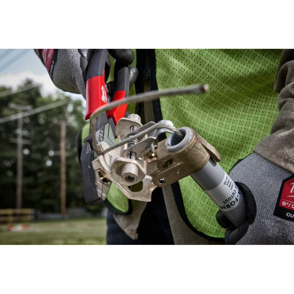 Milwaukee MT550T 9in Lineman's Comfort Grip Pliers with Thread Cleaner