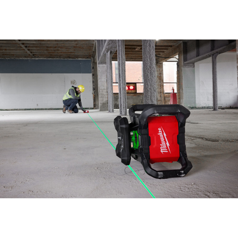 Milwaukee 3702-21 M18 Cordless 1000' Green Interior Rotary Laser Level Kit with Remote/Receiver & Wall Mount Bracket