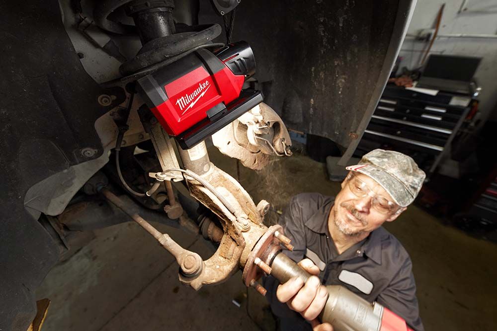 Milwaukee 2367-20 M12 12-Volt Lithium-Ion Cordless ROVER Service and Repair Flood Light with USB Charging - Tool Only