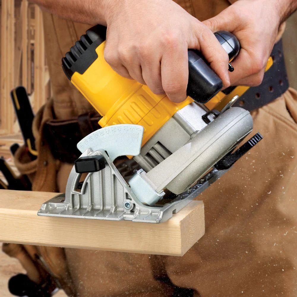 DEWALT DCS391P1 20V MAX Lithium-Ion Cordless 6-1/2-inch Circular Saw Kit with 5Ah Battery, Charger and Case