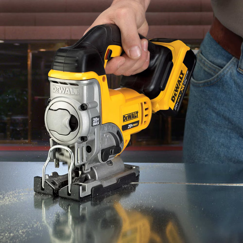 M1DEWALT DCS331 20V MAX Lithium-Ion Cordless Jig Saw Kit with 4Ah Battery, Charger and Bag
